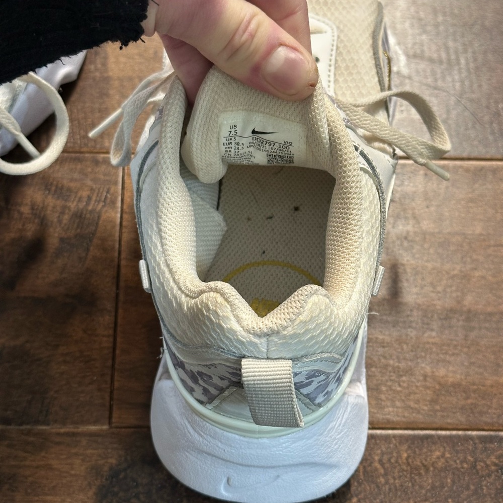 Women's Nike RYZ 365 2 White/Light Bone/Sail/Archio Brown Sneakers - Picture 9 of 11